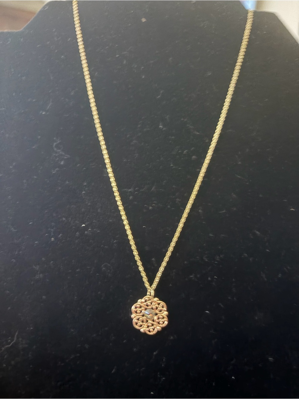 Gold Filigree Pendant Necklace - Elegant Women's Jewelry